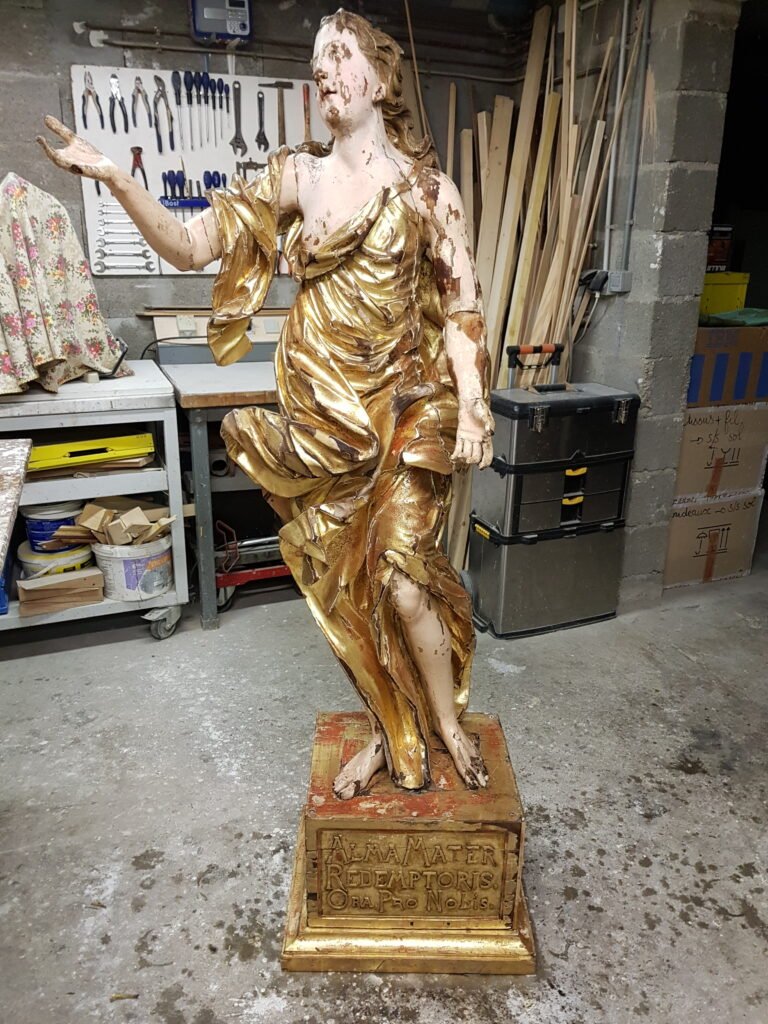 Notre-Dame de Paris — Statue polychrome